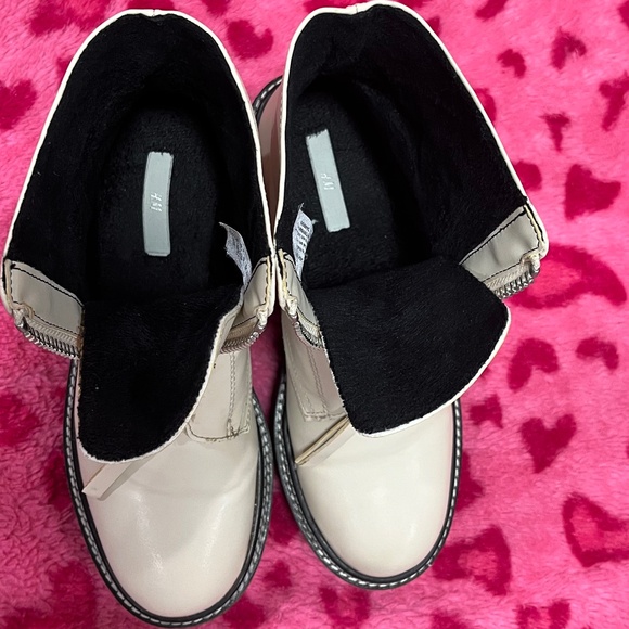 Boots - Picture 3 of 8